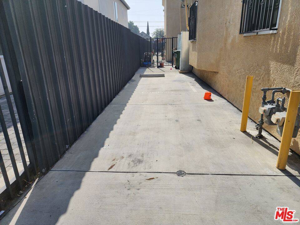 Los Angeles, CA 90011,750 E 40th PL #750