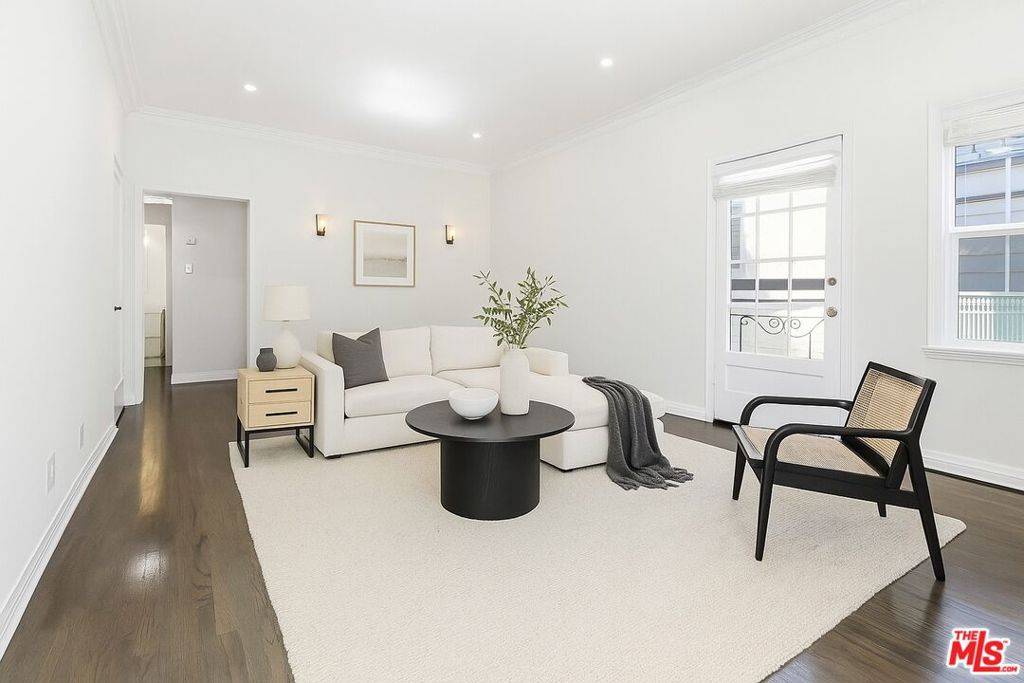 Los Angeles, CA 90048,111 N Harper AVE #1/2