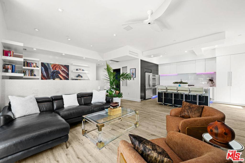 West Hollywood, CA 90046,1250 N Harper AVE #401