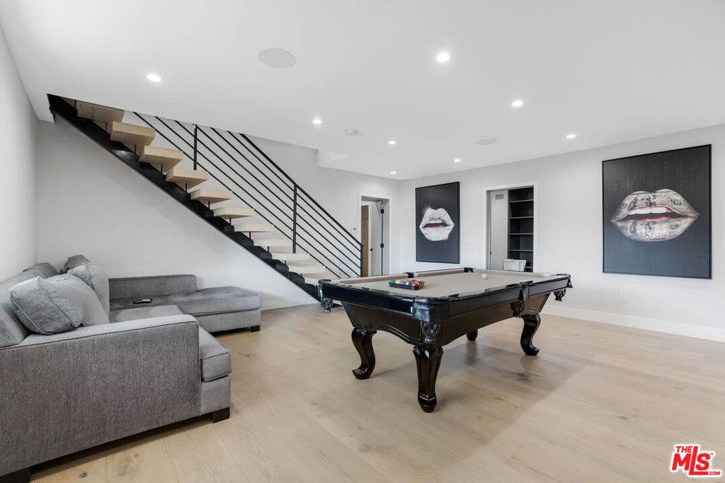 Los Angeles, CA 90046,2515 Thames ST