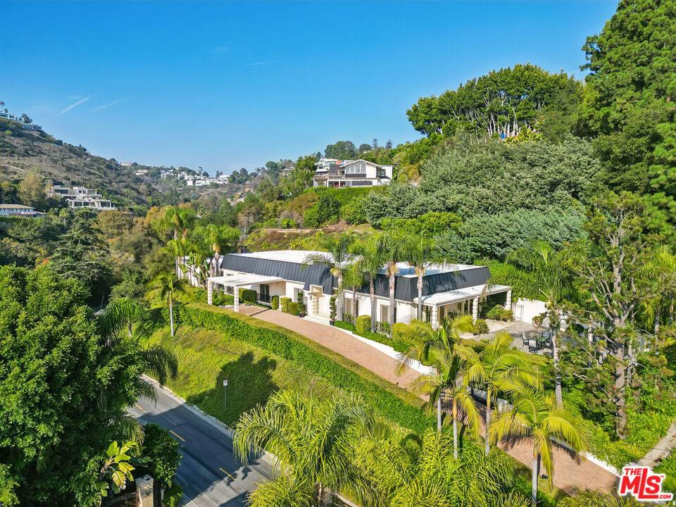 Los Angeles, CA 90077,10825 Chalon RD