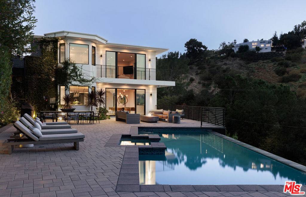 Sherman Oaks, CA 91423,3820 Knobhill DR