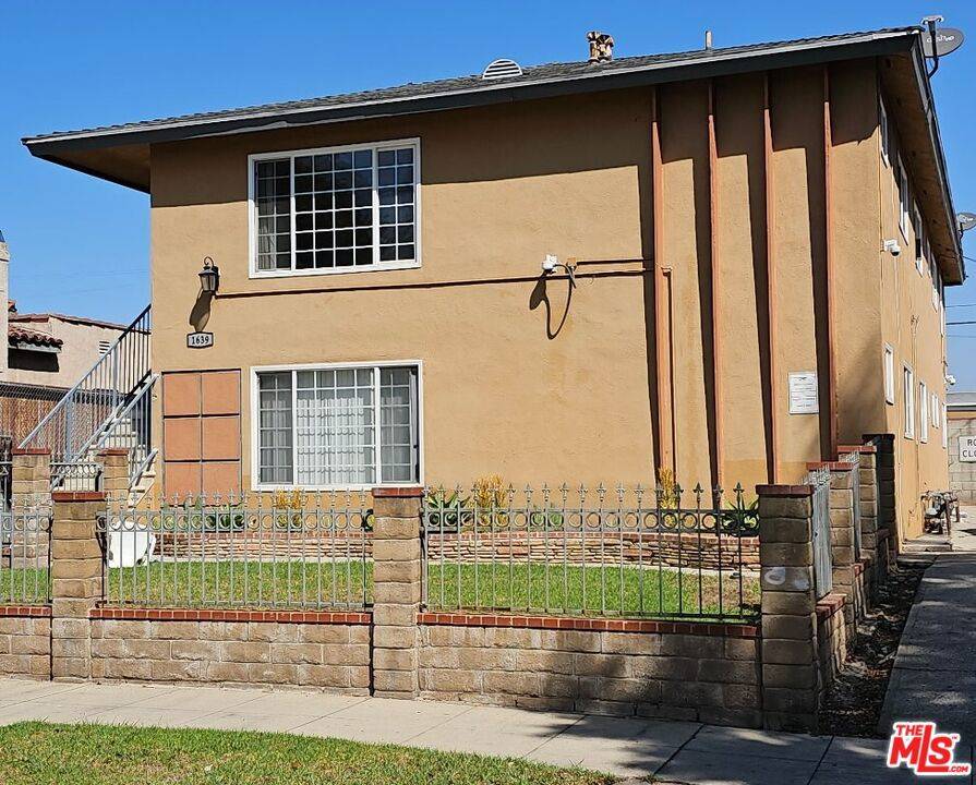 Los Angeles, CA 90047,1639 W 84th PL #APT #4