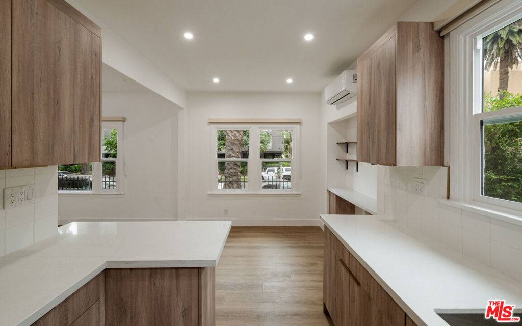 Los Angeles, CA 90028,5727 Carlton WAY #1/2