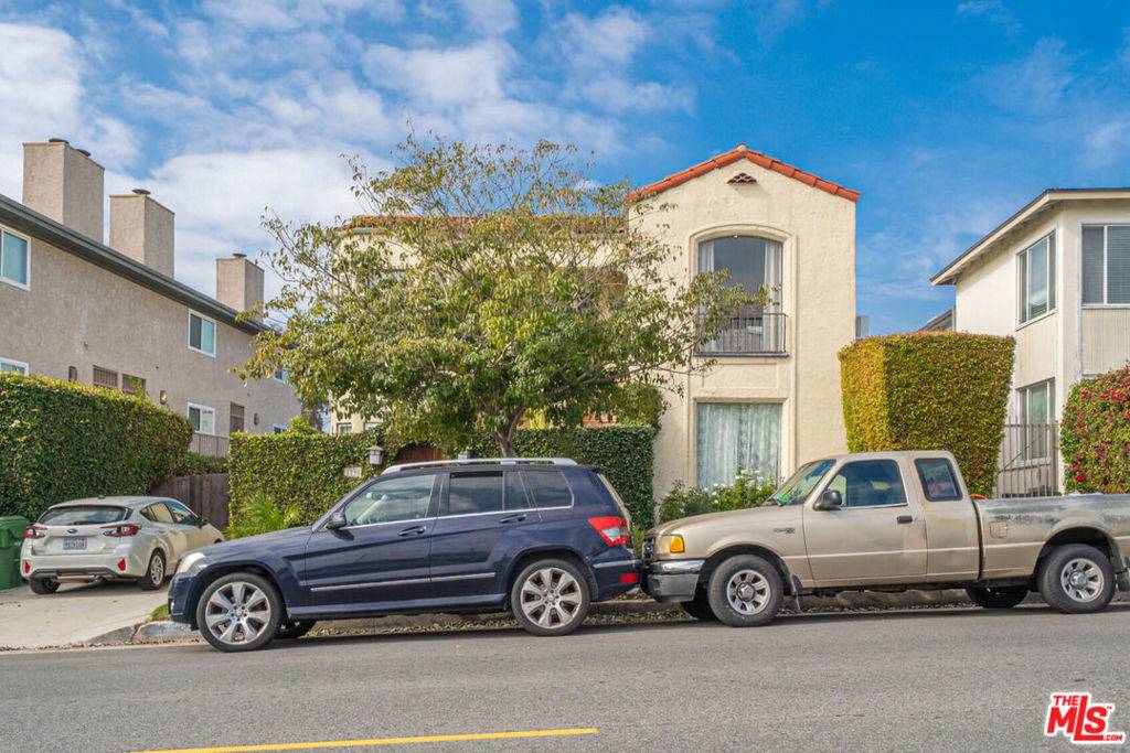 Los Angeles, CA 90019,1293 S Cochran AVE