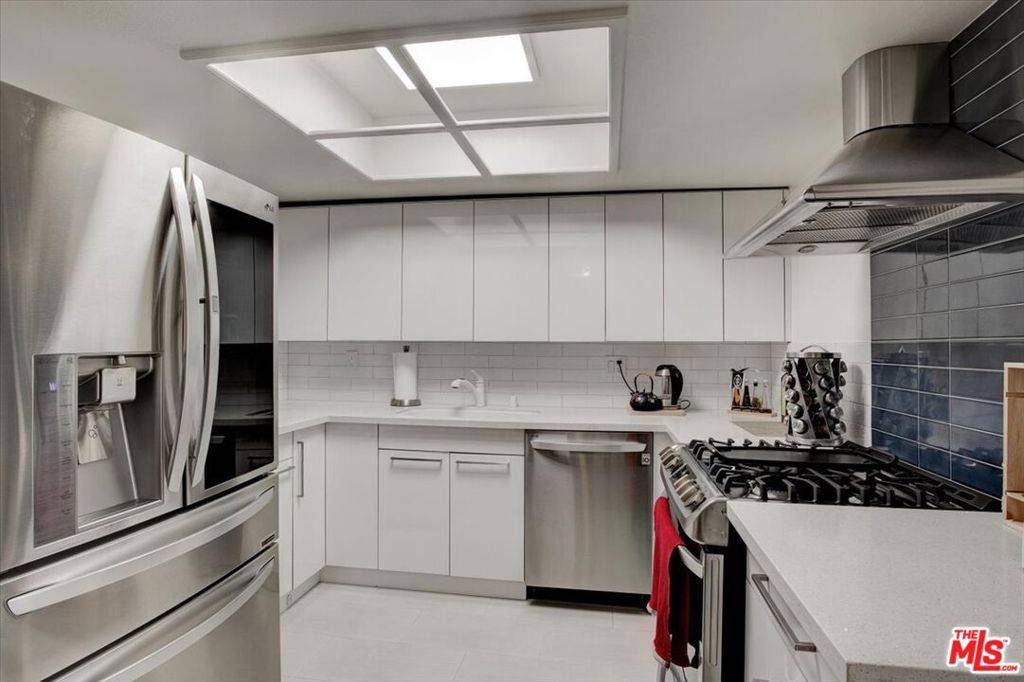 Glendale, CA 91204,108 W Maple ST #27