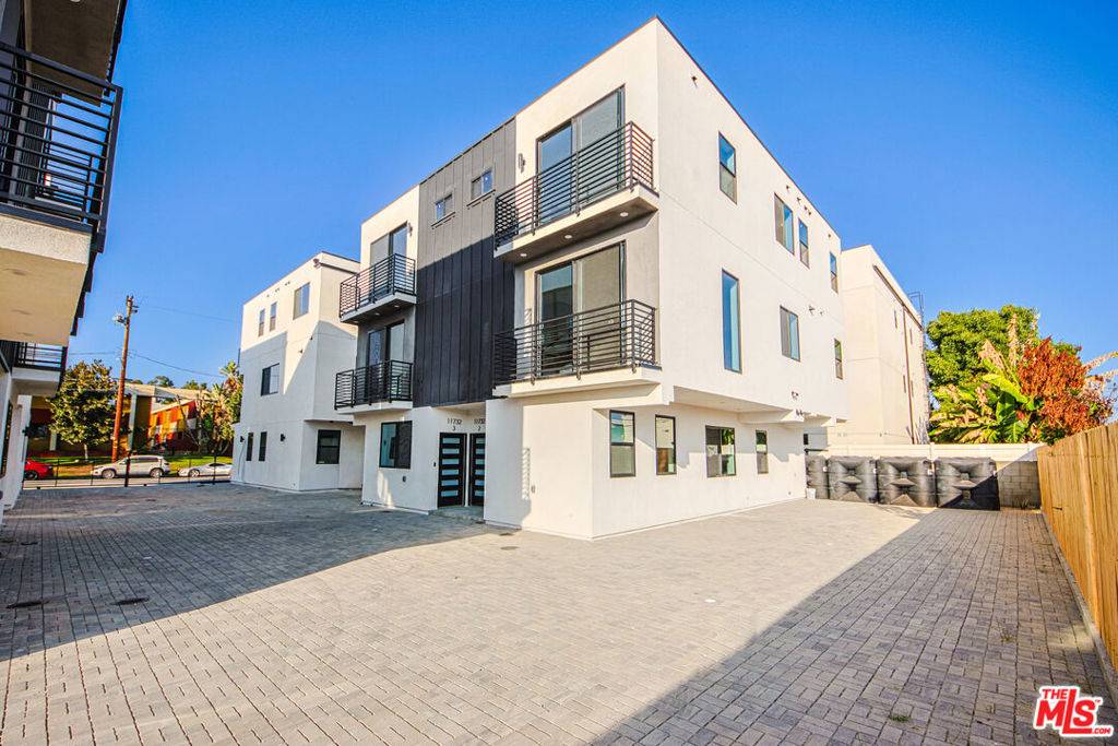 North Hollywood, CA 91606,11734 Gilmore ST