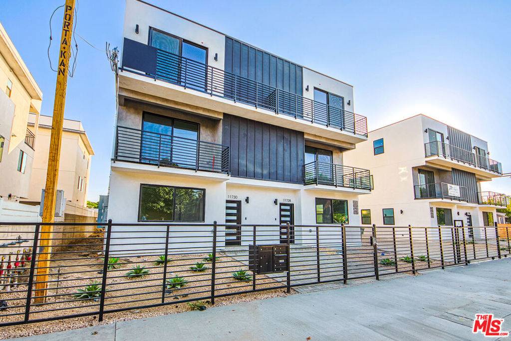 North Hollywood, CA 91606,11734 Gilmore ST