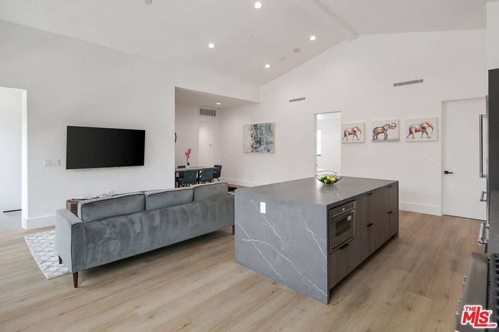 West Hollywood, CA 90046,1236 N Spaulding AVE #2