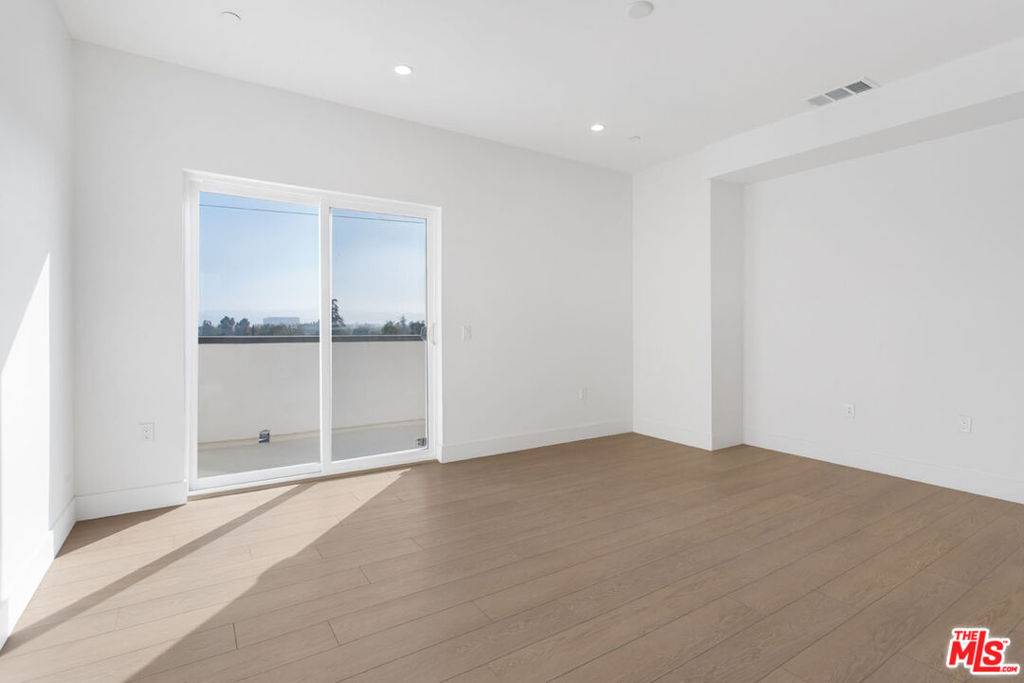 North Hollywood, CA 91606,11218 Lyon LN