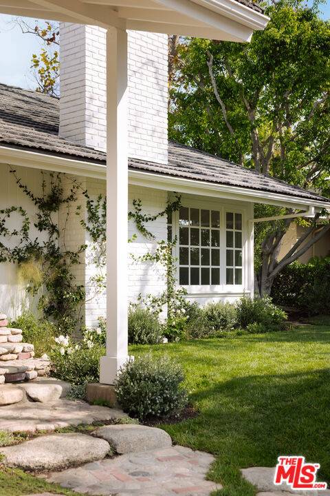 Los Angeles, CA 90049,2124 Eric DR