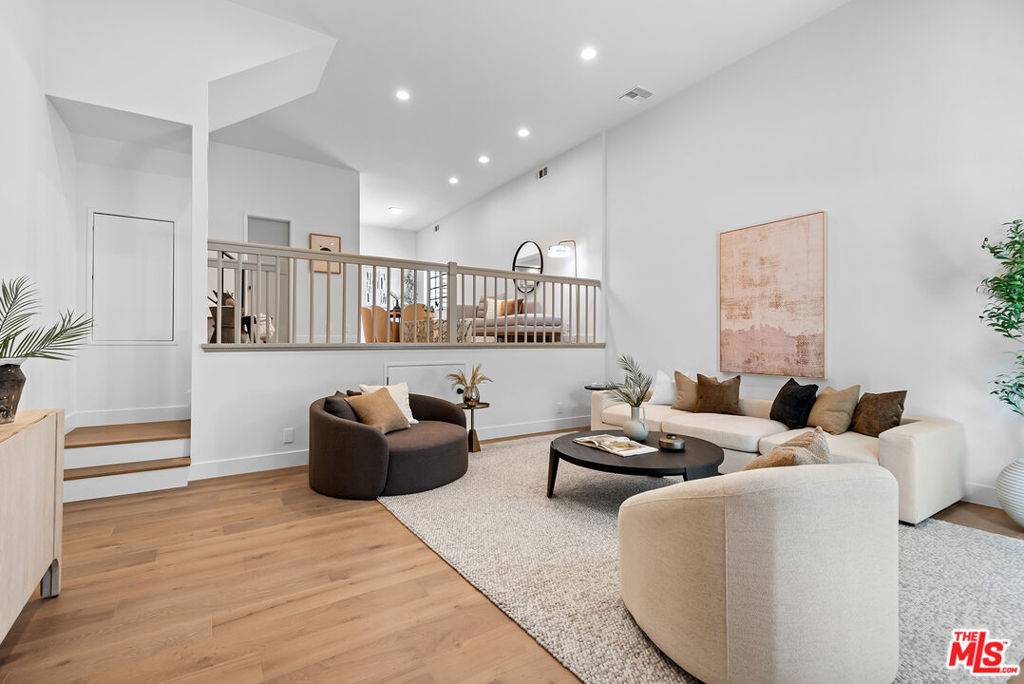 Marina Del Rey, CA 90292,3516 Via Dolce