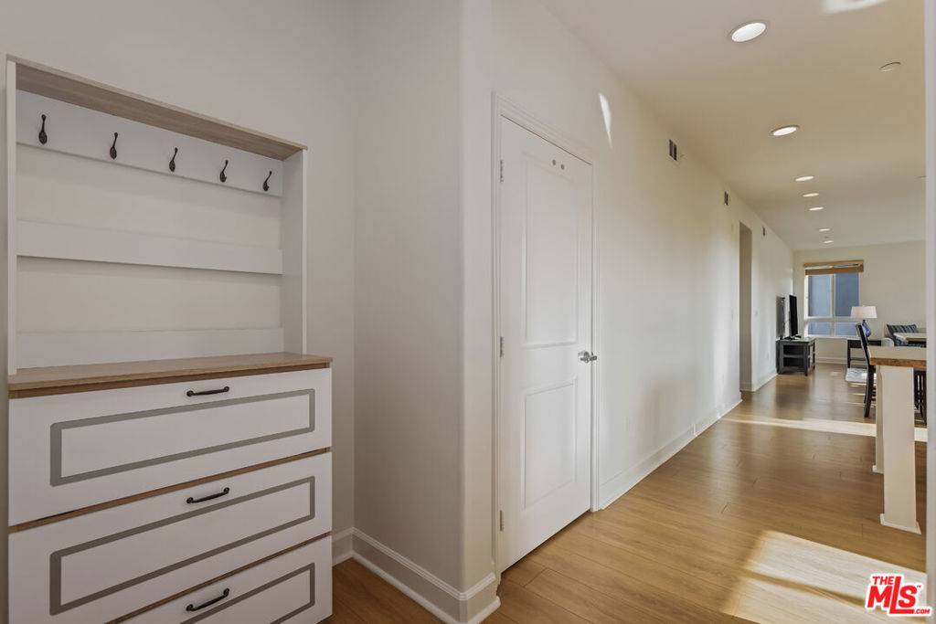 Los Angeles, CA 90094,12887 Runway RD #3