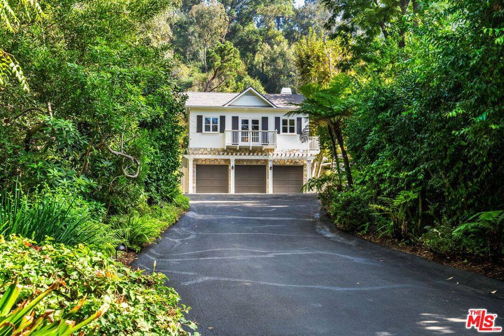 Los Angeles, CA 90077,10521 Rocca PL