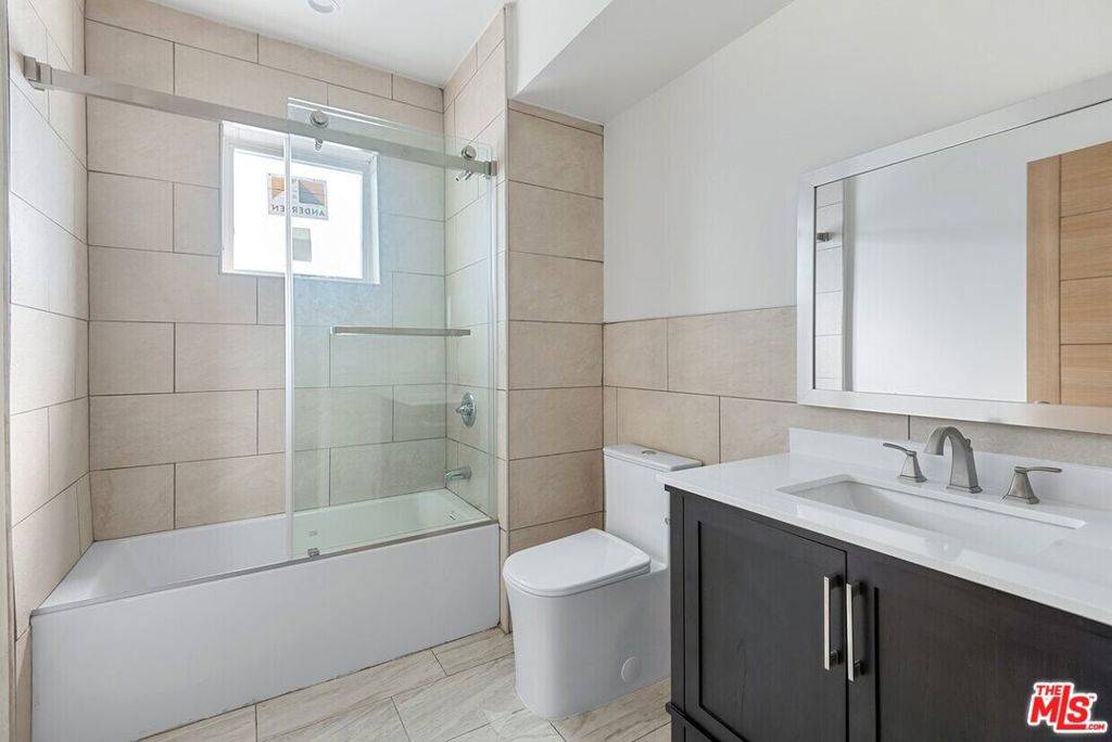 Los Angeles, CA 90035,1429 S Bedford ST