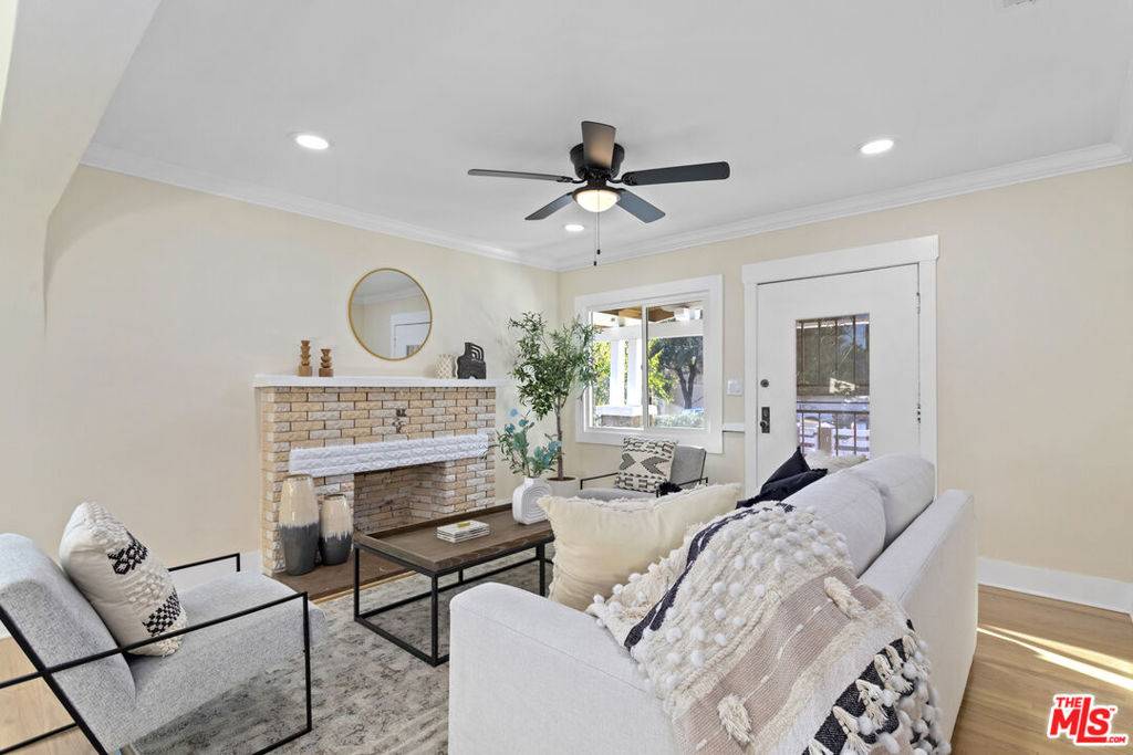 Los Angeles, CA 90065,2814 Idell ST