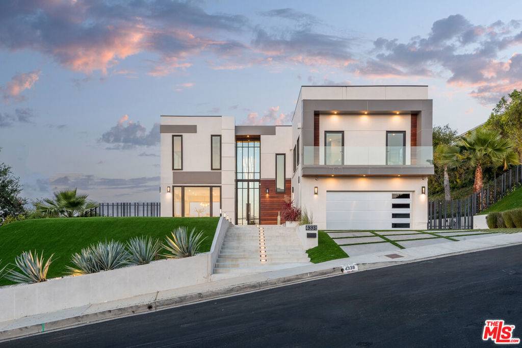 Tarzana, CA 91356,4338 Gayle Dr