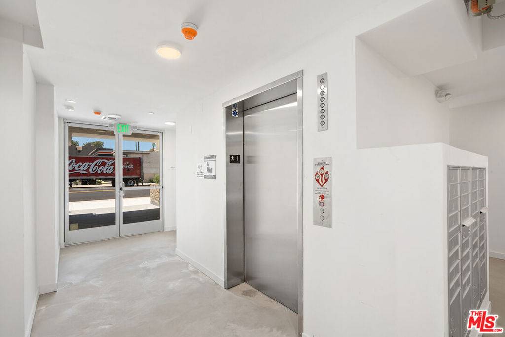 Sherman Oaks, CA 91423,4406 Fulton ST #404