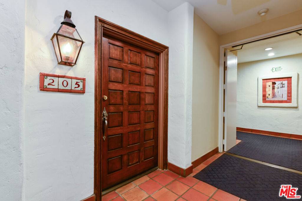 Los Angeles, CA 90049,11755 Montana AVE #205