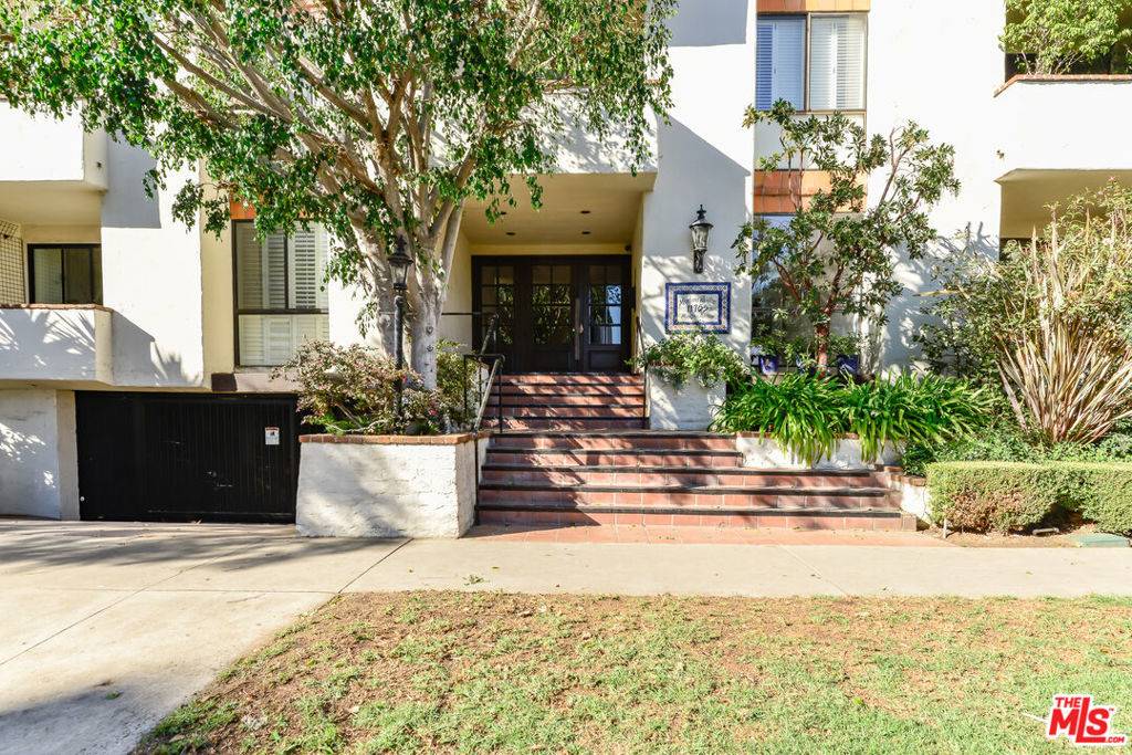 Los Angeles, CA 90049,11755 Montana AVE #205