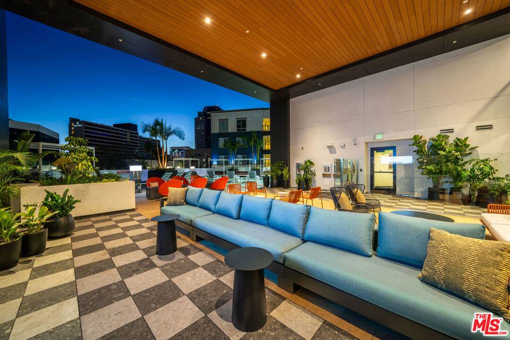 Long Beach, CA 90802,250 E Broadway #440