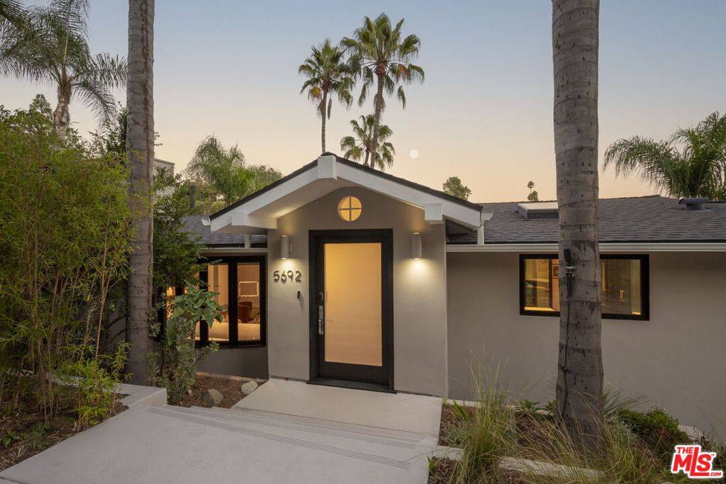 Los Angeles, CA 90068,5692 Holly Oak DR