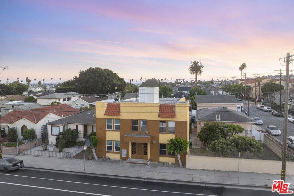 San Pedro, CA 90731,383 W 14th ST