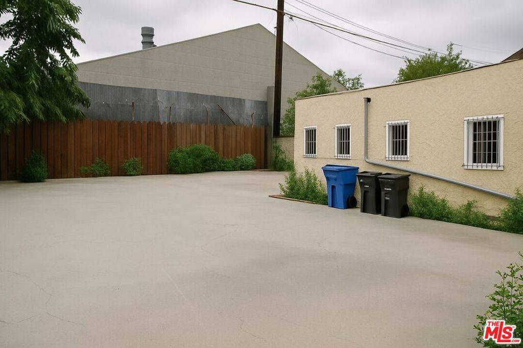 North Hollywood, CA 91605,6946 Simpson AVE