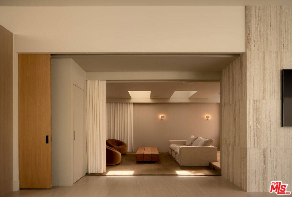 Beverly Hills, CA 90210,410 Doheny RD