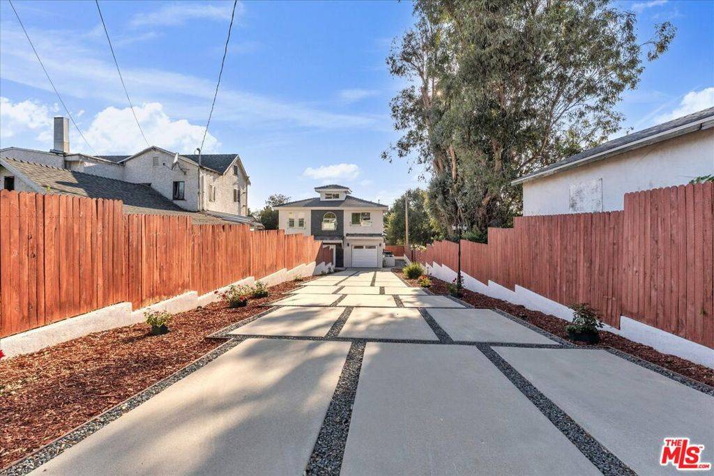 Tujunga, CA 91042,10347 Hillhaven AVE