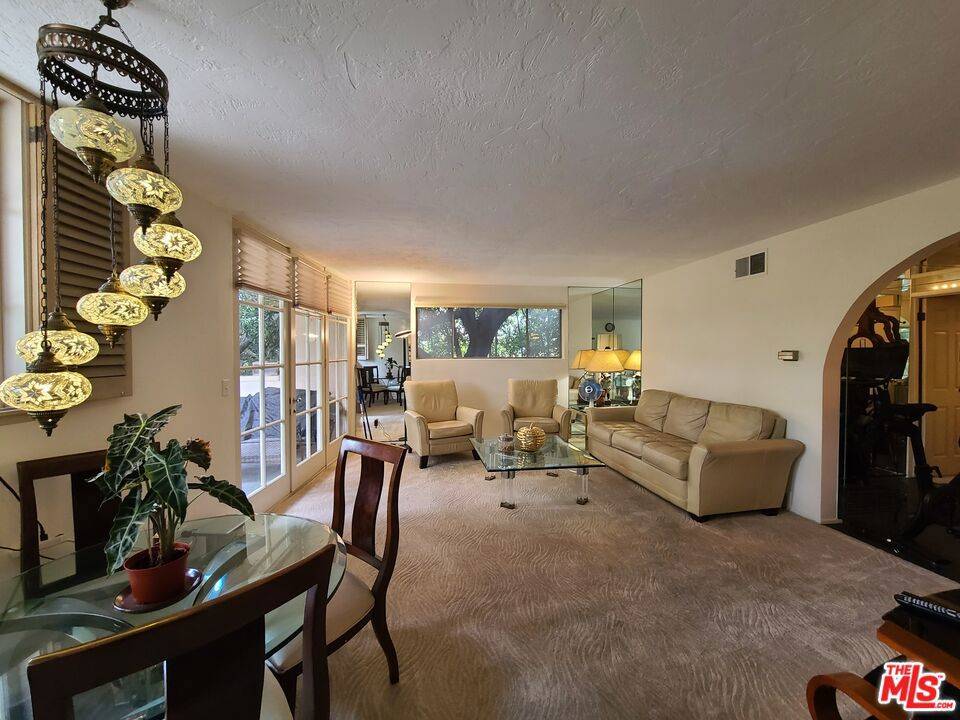 Los Angeles, CA 90024,933 Hilgard AVE #301