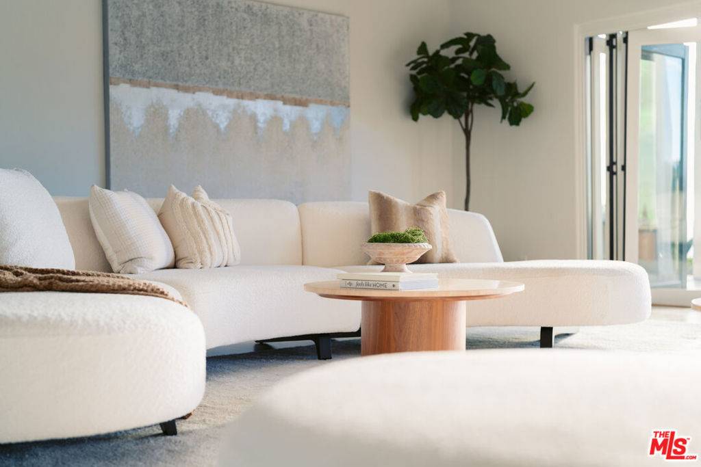 Malibu, CA 90265,21607 Rambla Vista