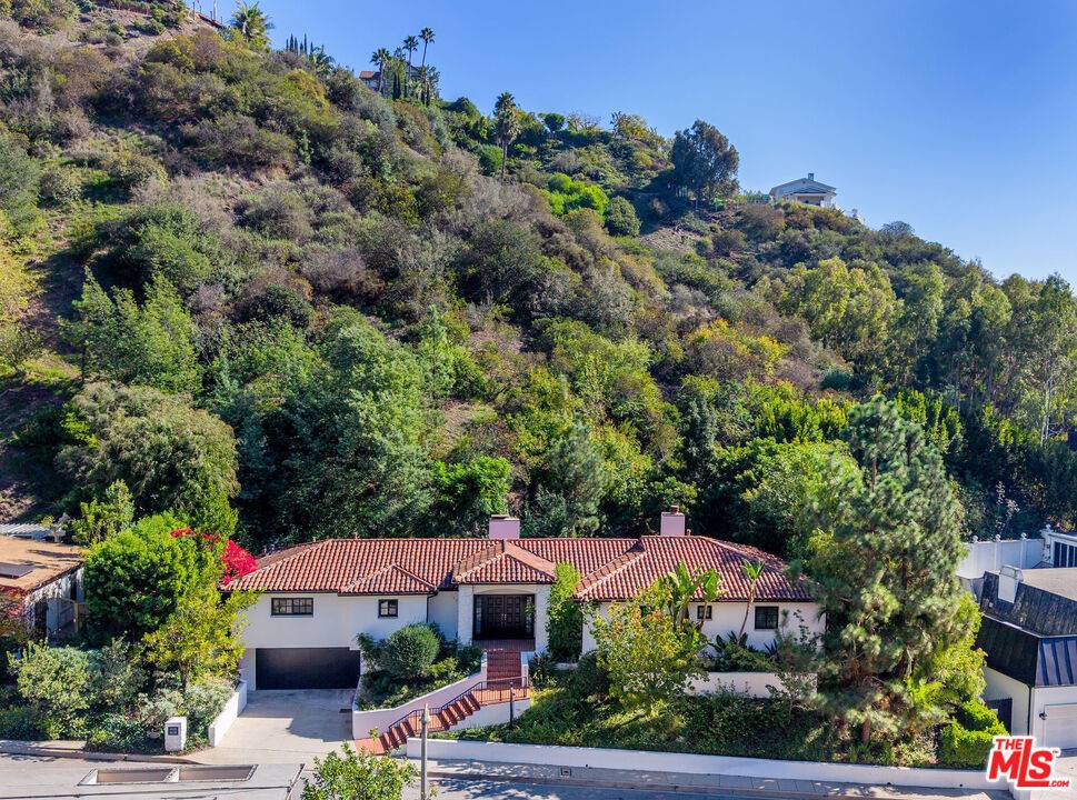 Los Angeles, CA 90077,1132 Chantilly RD