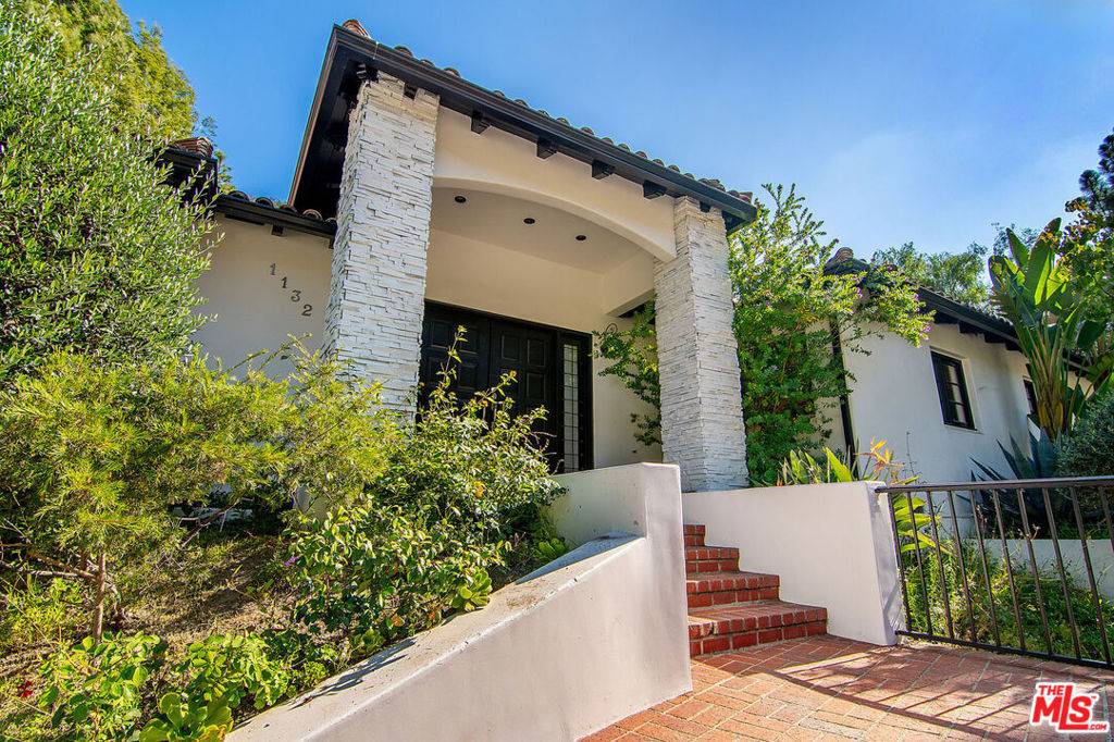 Los Angeles, CA 90077,1132 Chantilly RD