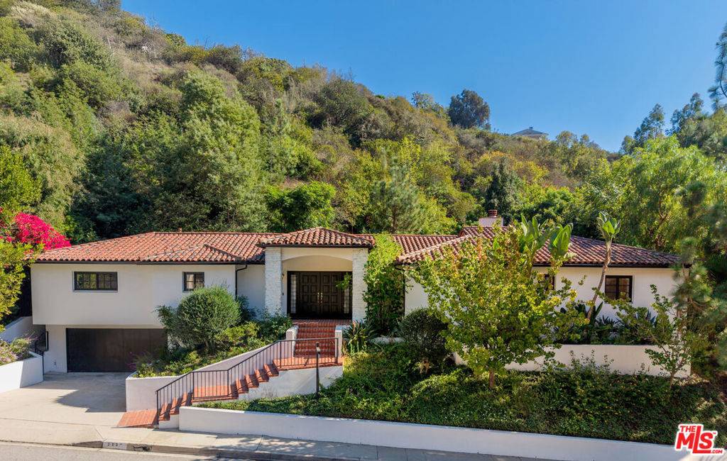 Los Angeles, CA 90077,1132 Chantilly RD