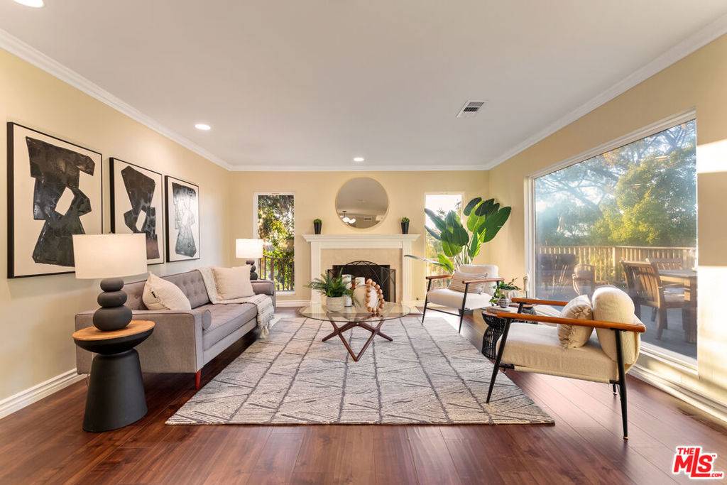 Los Angeles, CA 90065,4015 Karelia ST