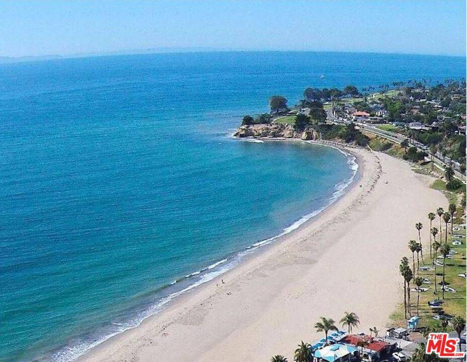 Santa Barbara, CA 93109,305 Mesa Beach LN