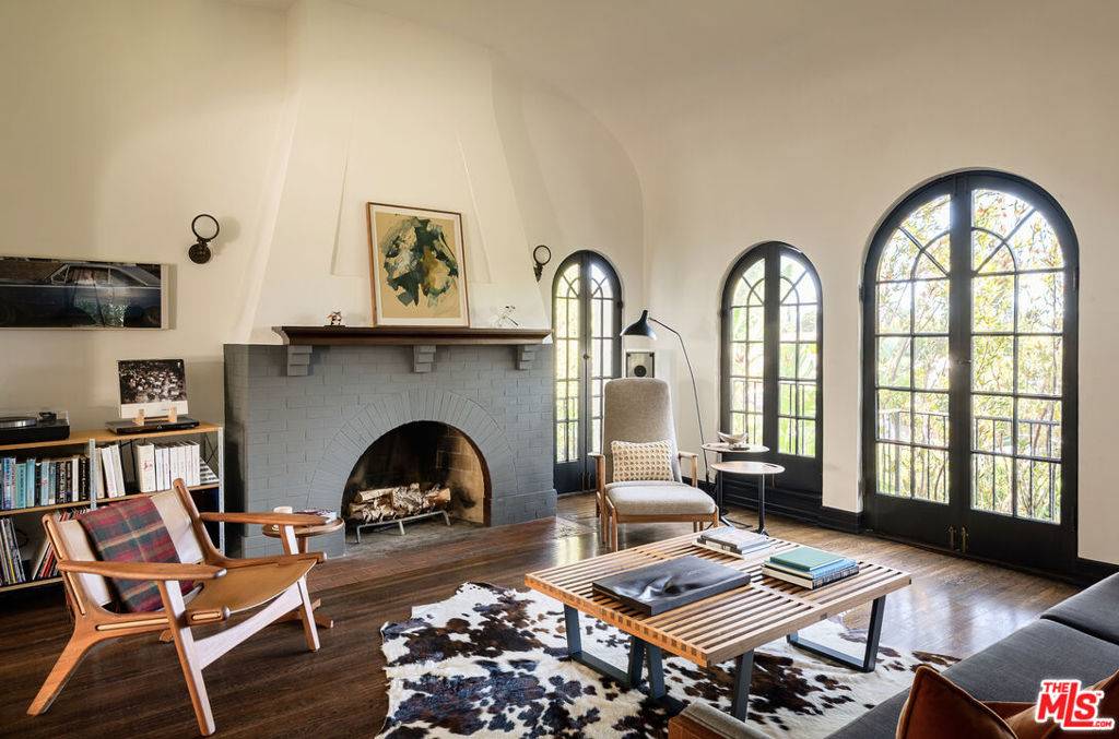 Los Angeles, CA 90027,2073 N Catalina ST