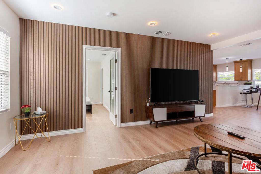 Los Angeles, CA 90028,1419 N Orange DR