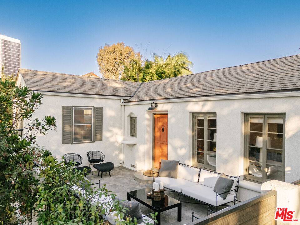 Los Angeles, CA 90036,910 Masselin AVE