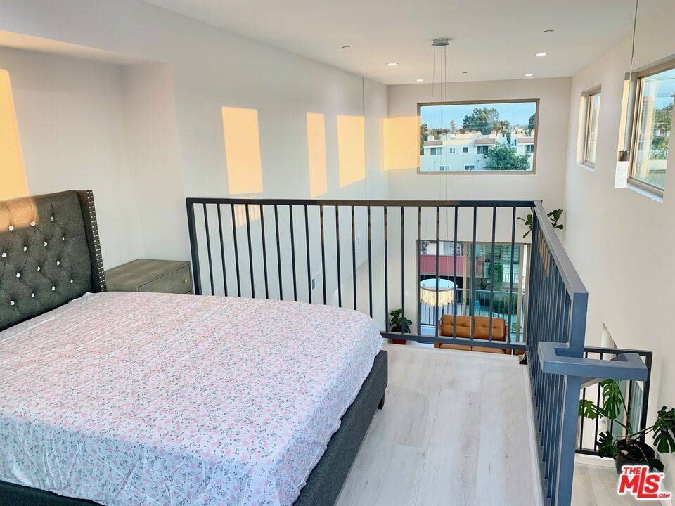 Los Angeles, CA 90025,11753 Iowa AVE #301