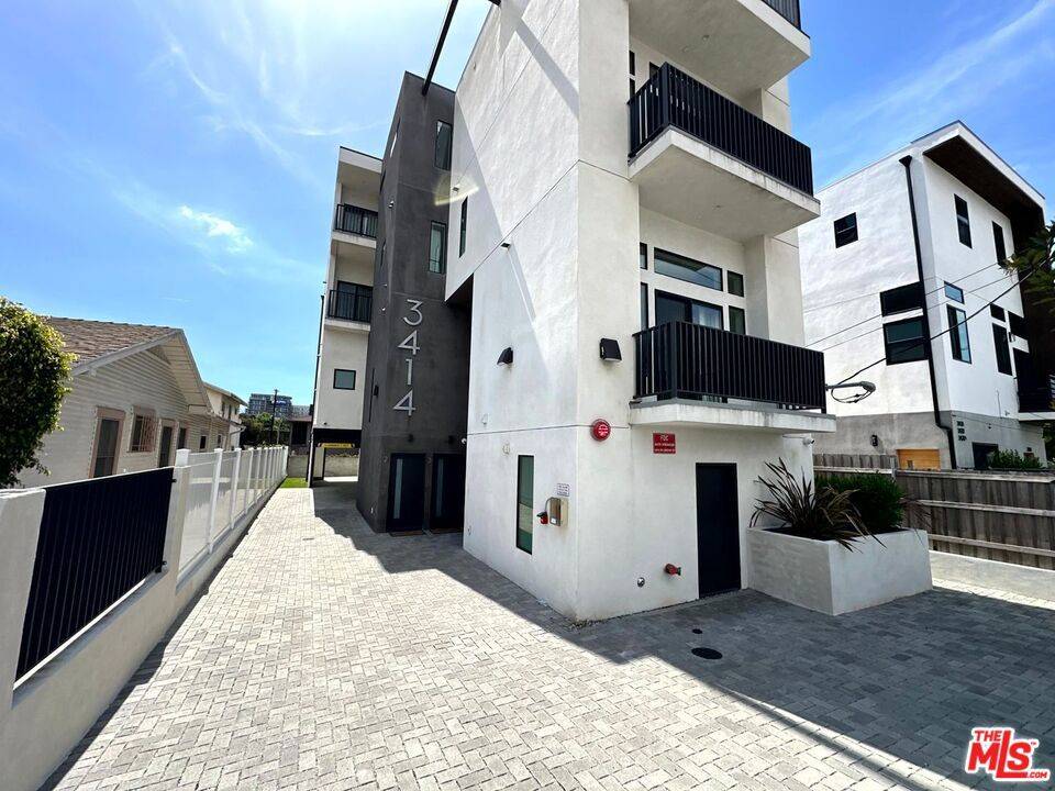 Los Angeles, CA 90026,3414 London ST #3