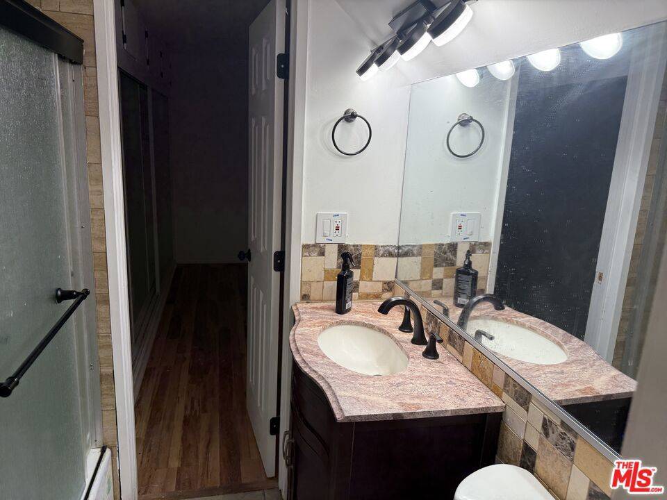 Inglewood, CA 90302,579 E Fairview BLVD #1