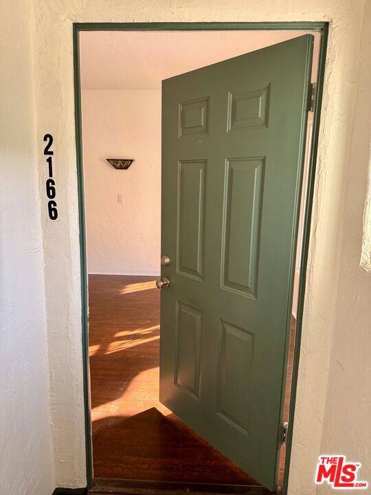 Los Angeles, CA 90068,2166 Beachwood TER