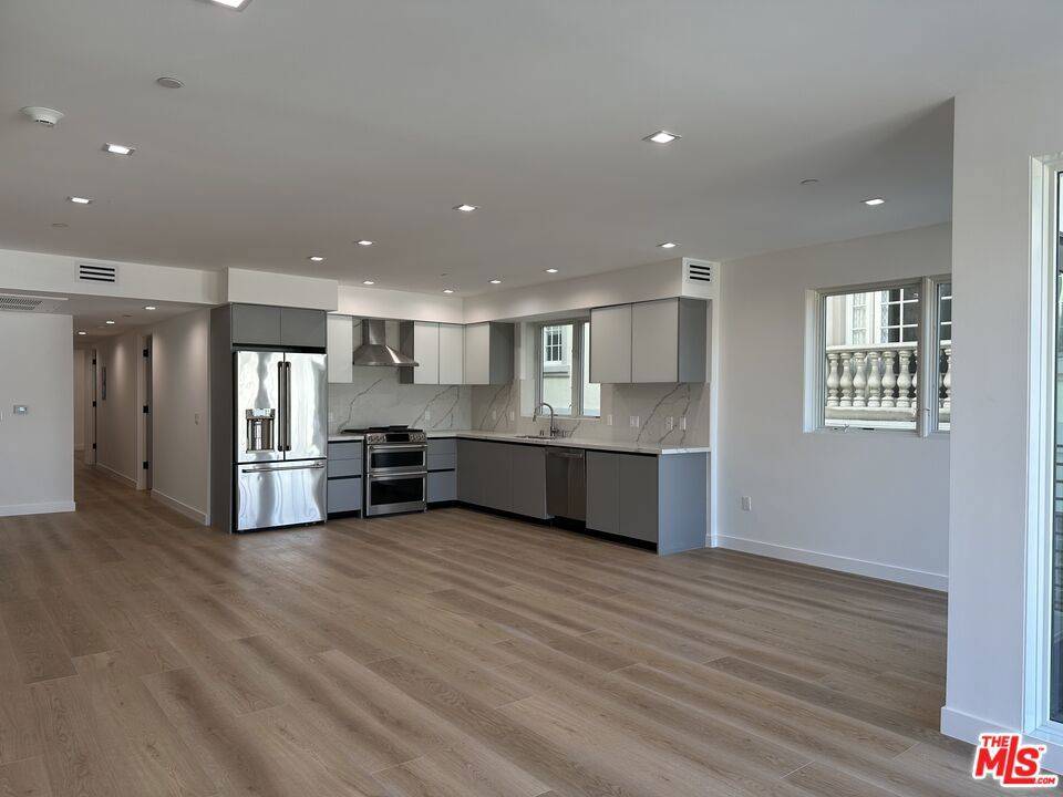 Los Angeles, CA 90035,9842 Vidor Drive #201