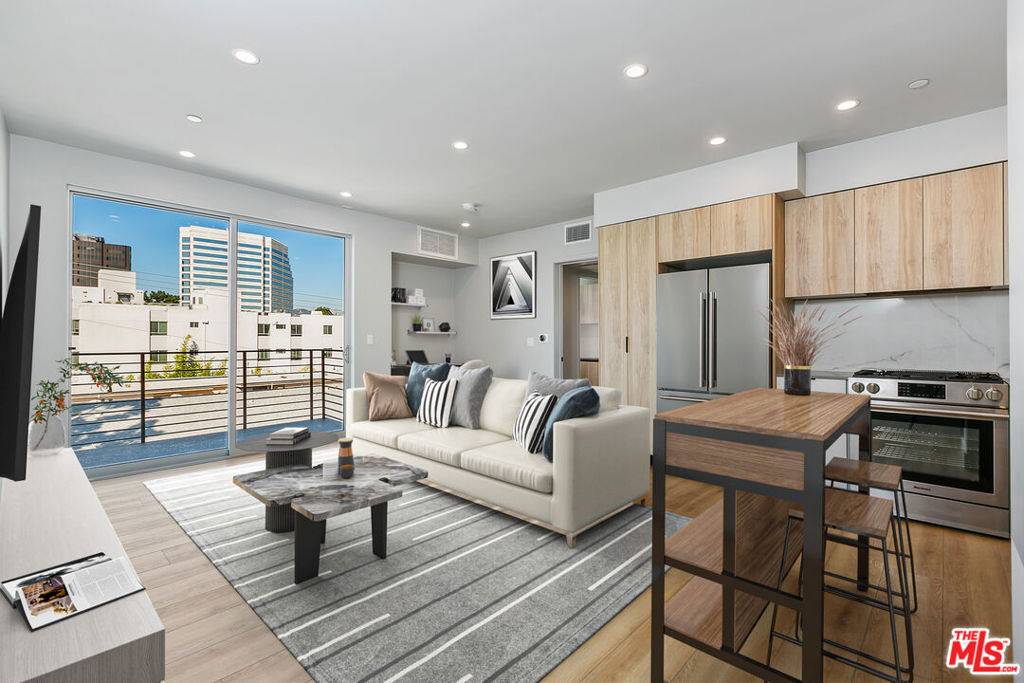 Los Angeles, CA 90025,12431 Rochester AVE #PH7