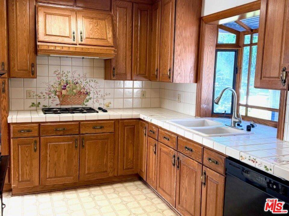 North Hills, CA 91343,10218 Gaviota AVE