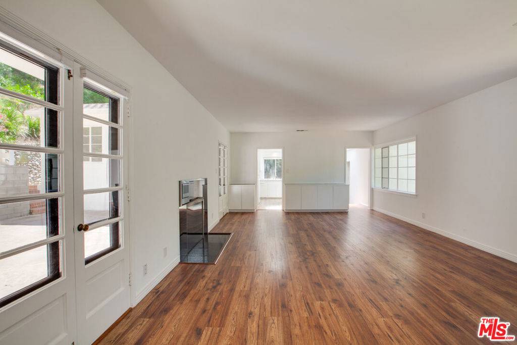 Los Angeles, CA 90077,10321 Chrysanthemum LN