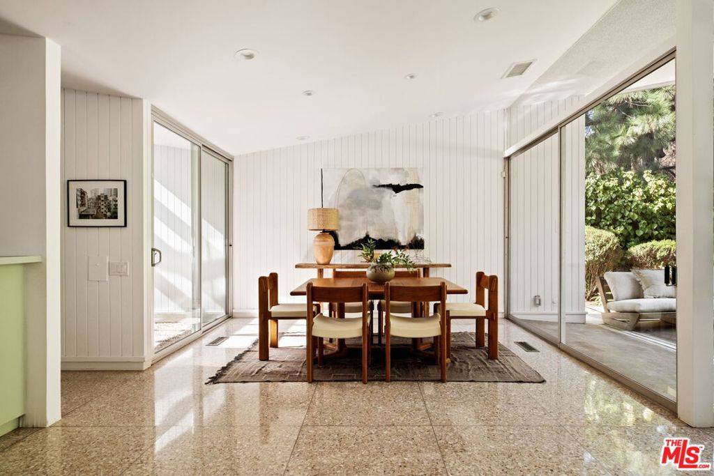 Beverly Hills, CA 90210,2335 San Ysidro DR