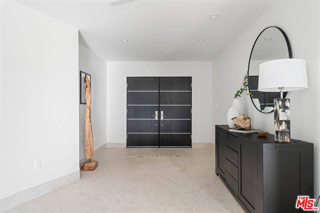 Los Angeles, CA 90077,2301 Donella CIR